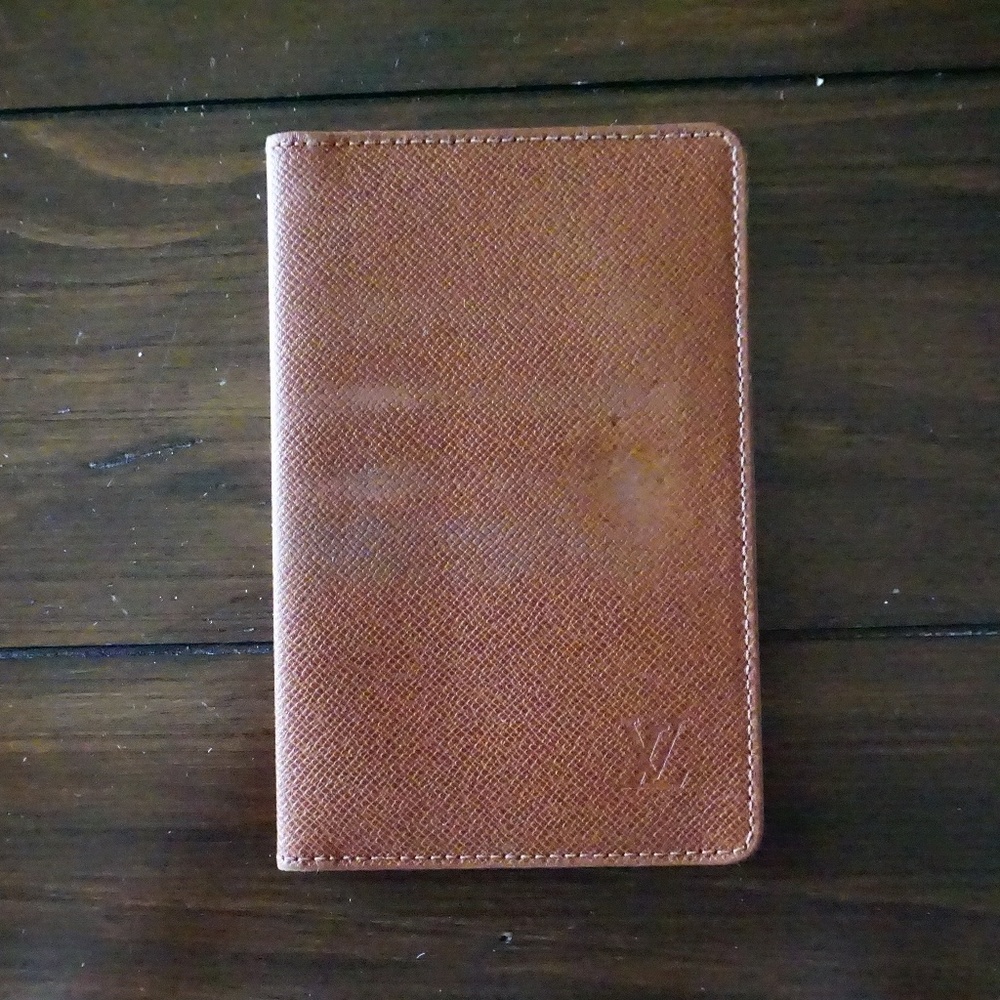 Louis Vuitton Taiga Card holder